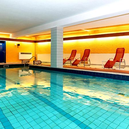 Hotel Meran Hallenbad & Sauna Саарбрюккен Экстерьер фото